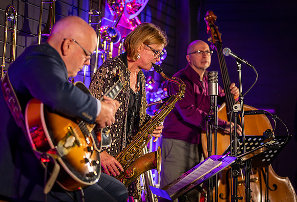 Karen Sharp Trio-81