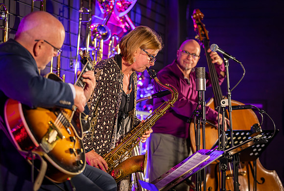 Karen Sharp Trio-80