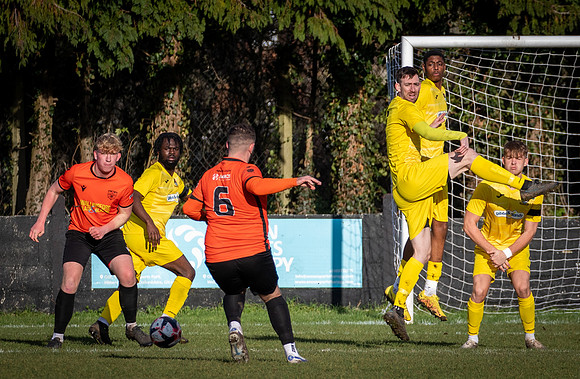 vs Wallingford and Crowmarsh FC-13