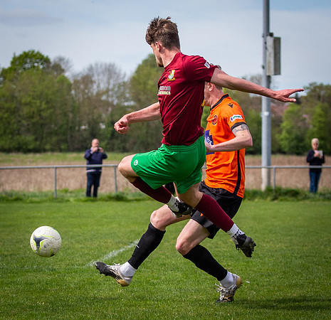 vs Wokingham & Emmbrook FC-17
